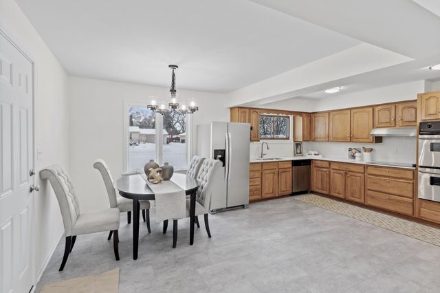 19 Mission Lane, Bloomington, MN 55420