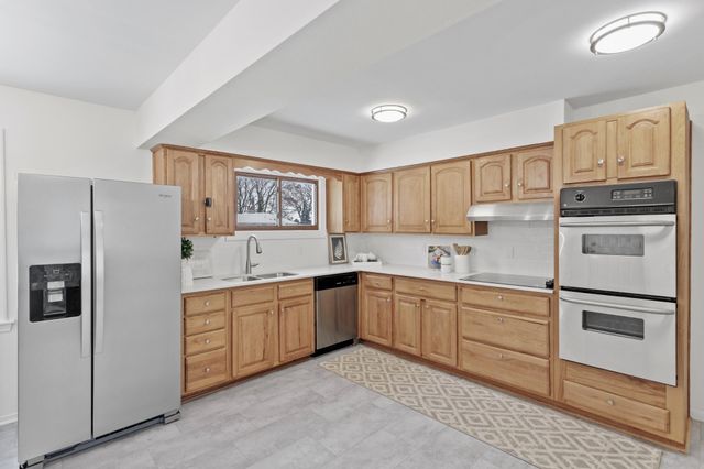 19 Mission Lane, Bloomington, MN 55420