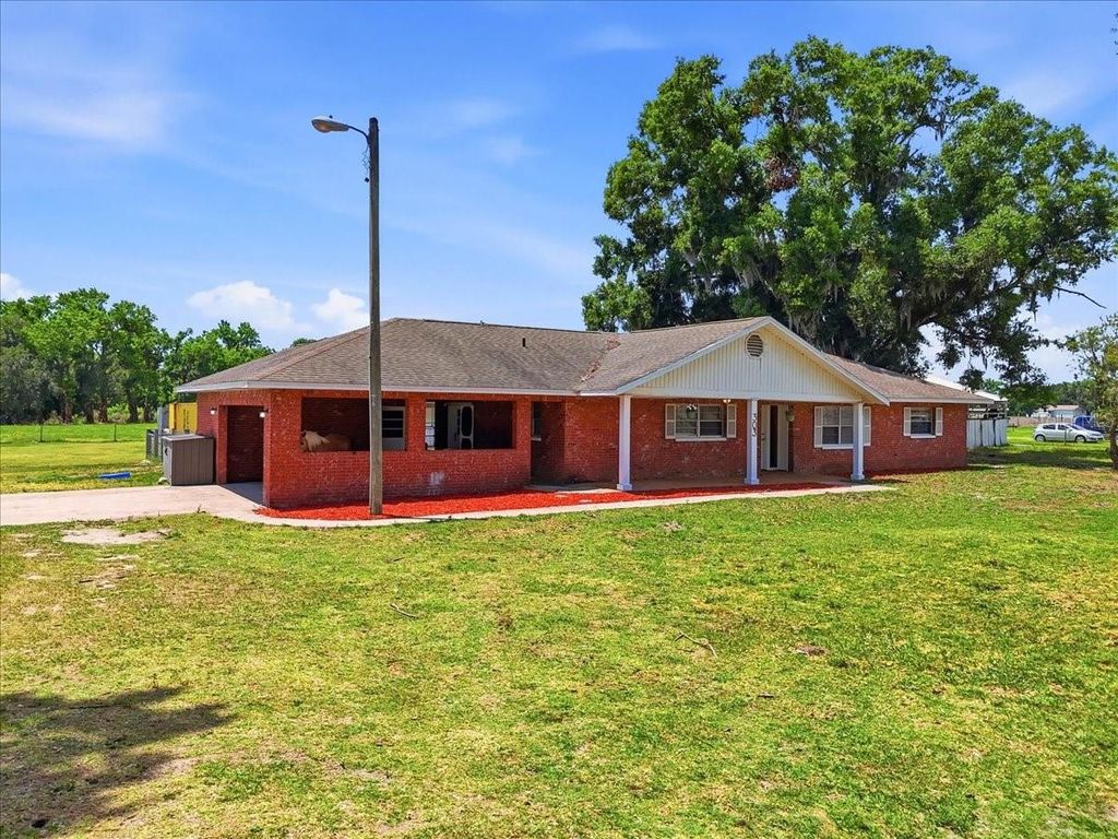 Image 2 of property listing at 303 KARPPE ROAD, Plant City, FL 33567