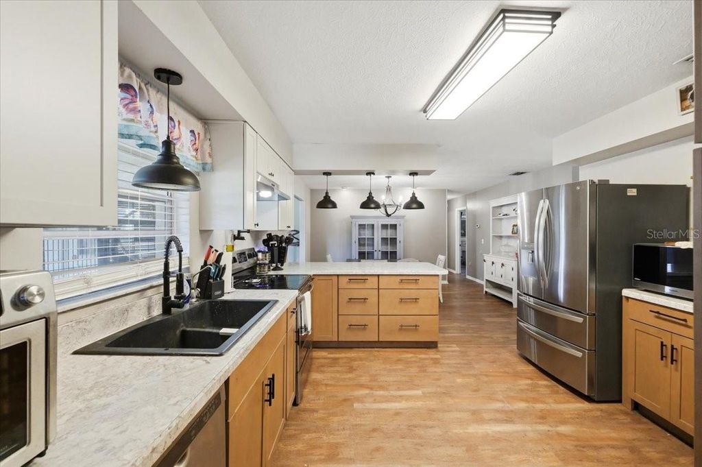 Image 11 of property listing at 303 KARPPE ROAD, Plant City, FL 33567