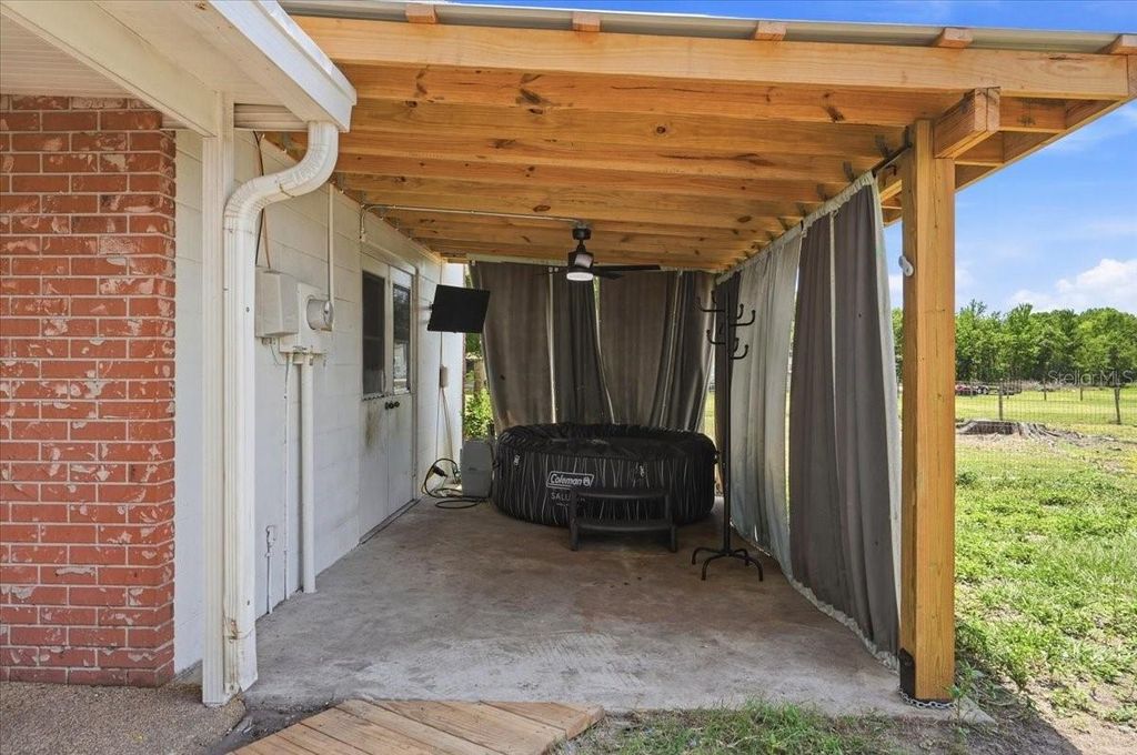 Image 27 of property listing at 303 KARPPE ROAD, Plant City, FL 33567