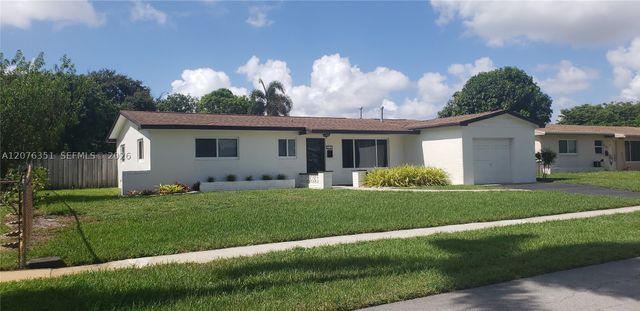 8320 NW 24th Ct, Pembroke Pines, FL 33024