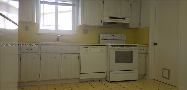 8320 NW 24th Ct, Pembroke Pines, FL 33024
