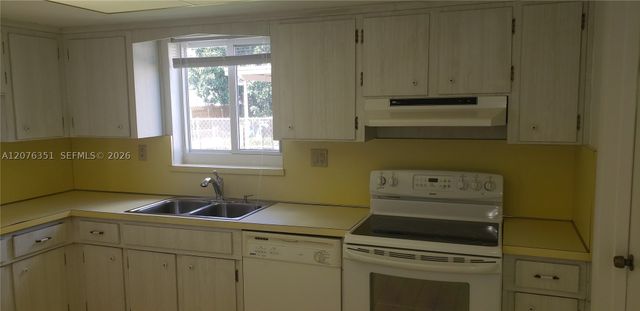 8320 NW 24th Ct, Pembroke Pines, FL 33024