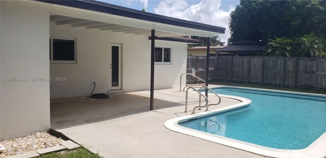 8320 NW 24th Ct, Pembroke Pines, FL 33024