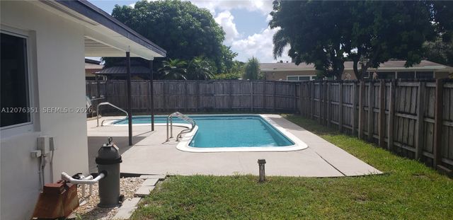 8320 NW 24th Ct, Pembroke Pines, FL 33024