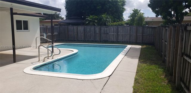 8320 NW 24th Ct, Pembroke Pines, FL 33024