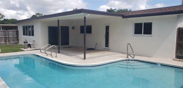 8320 NW 24th Ct, Pembroke Pines, FL 33024