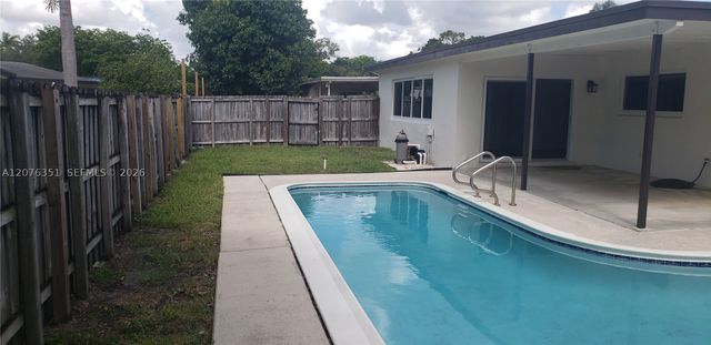 8320 NW 24th Ct, Pembroke Pines, FL 33024