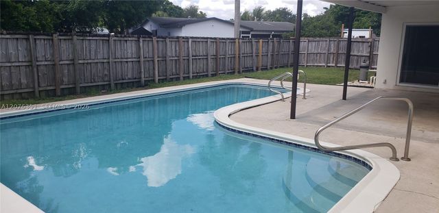 8320 NW 24th Ct, Pembroke Pines, FL 33024
