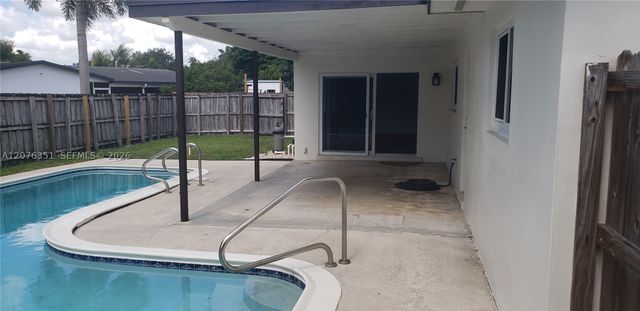 8320 NW 24th Ct, Pembroke Pines, FL 33024