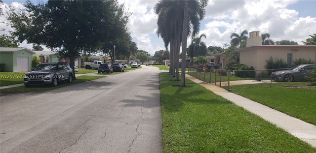 8320 NW 24th Ct, Pembroke Pines, FL 33024