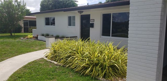 8320 NW 24th Ct, Pembroke Pines, FL 33024
