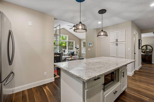 2713 W 54th Street, Minneapolis, MN 55410