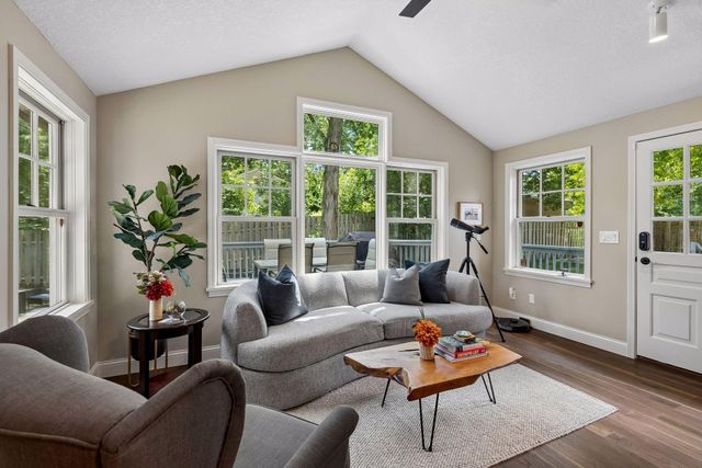 2713 W 54th Street, Minneapolis, MN 55410