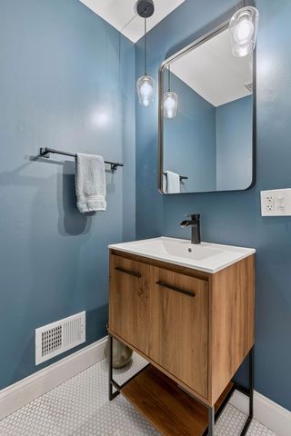 2713 W 54th Street, Minneapolis, MN 55410