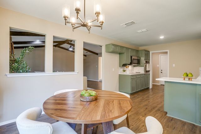 105 Lakeway Drive, Benbrook, TX 76126