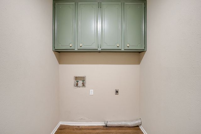 105 Lakeway Drive, Benbrook, TX 76126