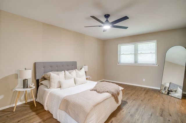 105 Lakeway Drive, Benbrook, TX 76126