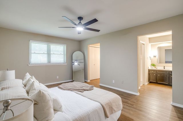 105 Lakeway Drive, Benbrook, TX 76126