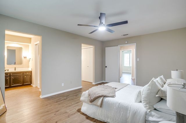 105 Lakeway Drive, Benbrook, TX 76126
