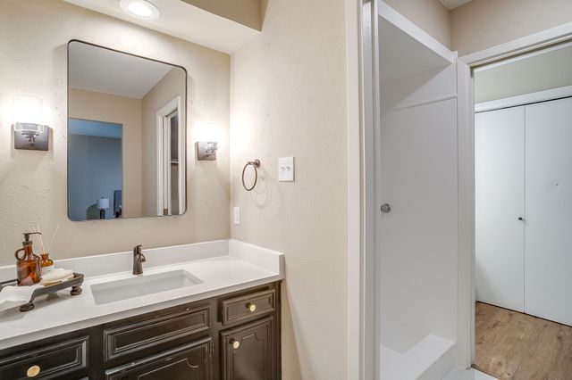105 Lakeway Drive, Benbrook, TX 76126