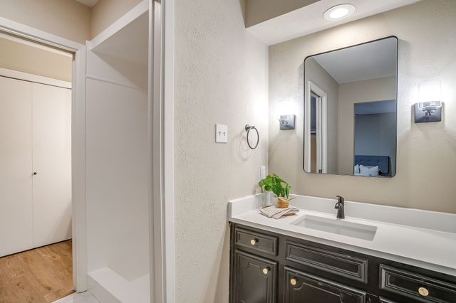 105 Lakeway Drive, Benbrook, TX 76126