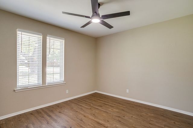 105 Lakeway Drive, Benbrook, TX 76126