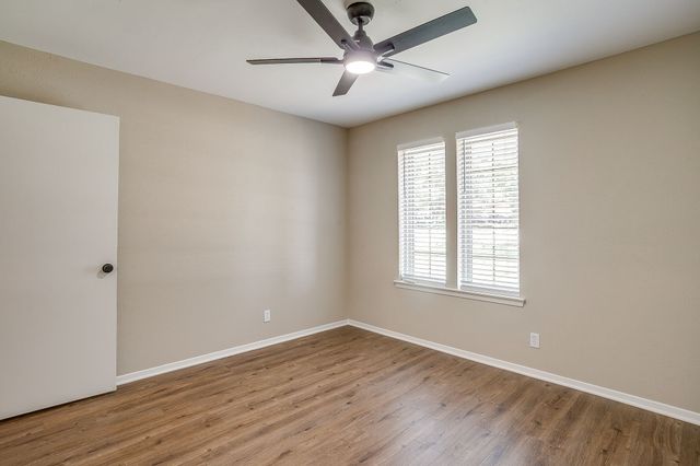 105 Lakeway Drive, Benbrook, TX 76126