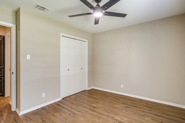 105 Lakeway Drive, Benbrook, TX 76126