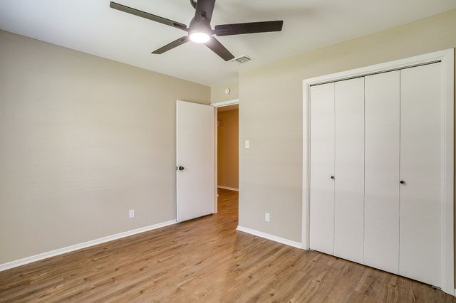 105 Lakeway Drive, Benbrook, TX 76126