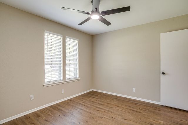 105 Lakeway Drive, Benbrook, TX 76126