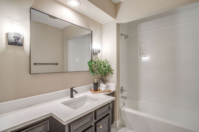 105 Lakeway Drive, Benbrook, TX 76126