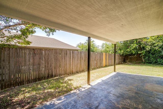 105 Lakeway Drive, Benbrook, TX 76126