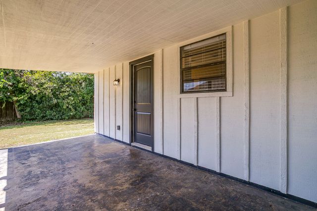 105 Lakeway Drive, Benbrook, TX 76126