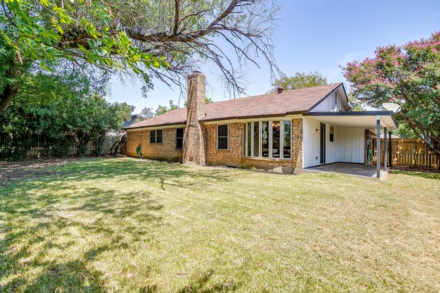 105 Lakeway Drive, Benbrook, TX 76126