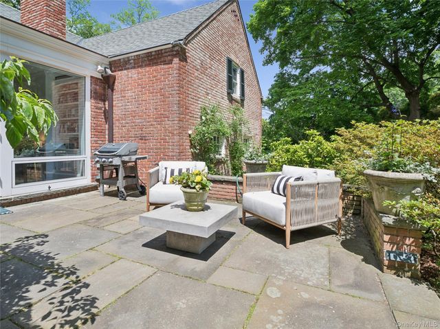 1384 Park Lane, Pelham, NY 10803