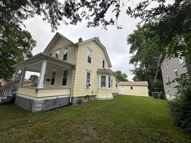 121 N Smith Street, Aurora, IL 60505