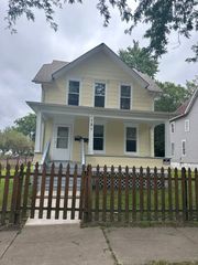 121 N Smith Street, Aurora, IL 60505