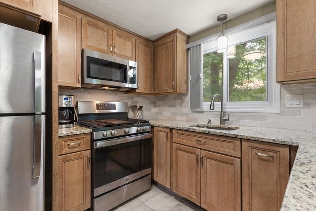 32 Frederick 3, Dracut, MA 01826