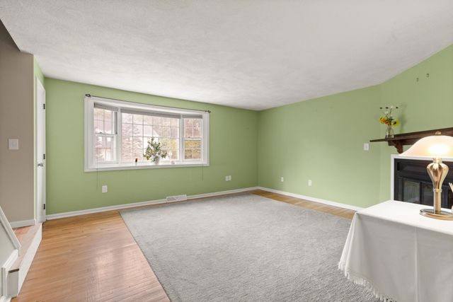 32 Frederick 3, Dracut, MA 01826