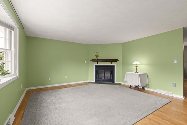 32 Frederick 3, Dracut, MA 01826
