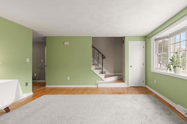 32 Frederick 3, Dracut, MA 01826