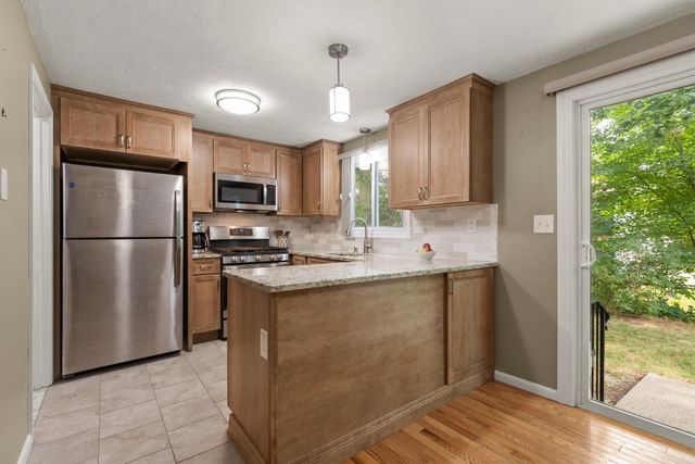 32 Frederick 3, Dracut, MA 01826