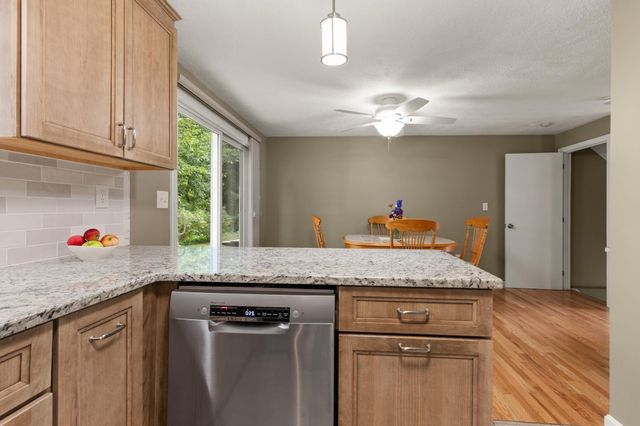 32 Frederick 3, Dracut, MA 01826