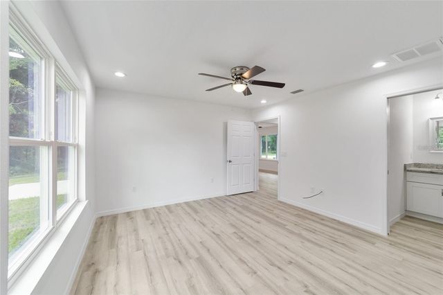 25 MALAUKA LOOP PLACE, Ocklawaha, FL 32179