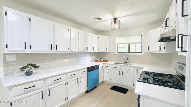 1256 Haywood Drive, Southaven, MS 38671