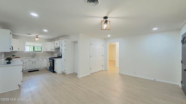 1256 Haywood Drive, Southaven, MS 38671