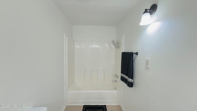 1256 Haywood Drive, Southaven, MS 38671