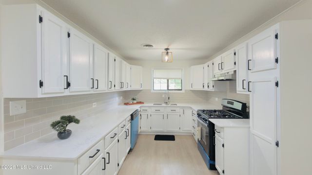 1256 Haywood Drive, Southaven, MS 38671